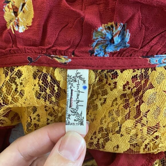 NWOT Free People Poppy Floral Printed V-Neck Bodysuit
Size XS - Picture 15 of 16